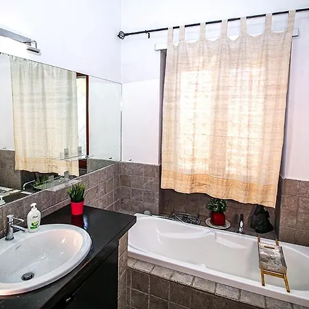 Casa Cornelia Apartment *